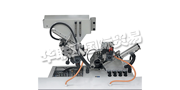 BIESSE自1969以來，一直為木工和大型家居、門窗和木質(zhì)構(gòu)筑件制造商提供技術(shù)支持。通過他們的機器，他們的客戶將他們的創(chuàng)意轉(zhuǎn)化為獨特的設(shè)計對象或標志性的系列產(chǎn)品。