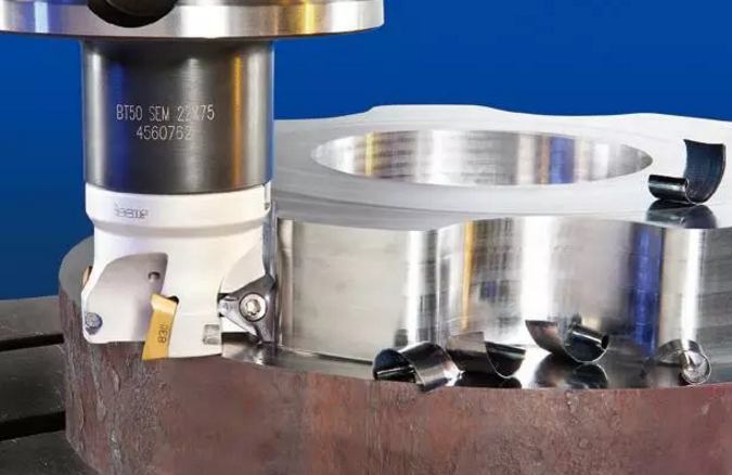 OTT-JAKAB近年來由于刀具材料、刀柄結(jié)構(gòu)以及涂層技術(shù)等領(lǐng)域的長足進步。數(shù)控刀具獲得了交飛猛進的發(fā)展。高速切削、干式切削等一些高效環(huán)保的數(shù)控切削技術(shù)被越來越廣泛地應(yīng)用在機械制造領(lǐng)域。