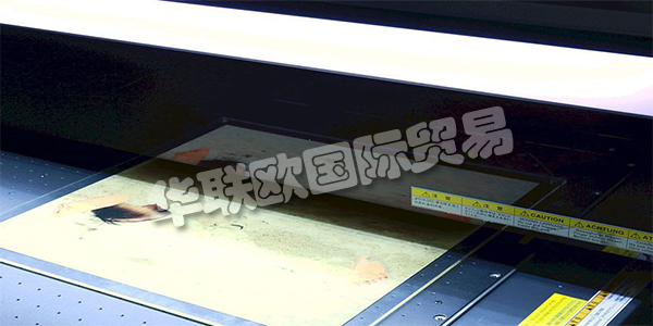 德國PLANISTAR主要產品：PLANISTAR燈具、熒光燈等。PLANISTAR自1983年以來，他們的團隊一直致力于照明技術和照明產品。他們制造了帶鹵素燈的平面背光。他們已經掌握了這項光技術的知識和專利，甚至在邊緣照明進入許多顯示器和背光之前。