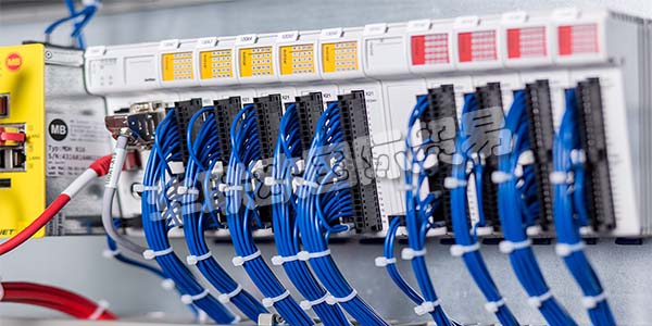 德國FUTRONIC主要產品：FUTRONIC控制器、伺服驅動器等。FUTRONIC是玻璃制造行業機器和設備制造商的復雜自動化解決方案的全球領先供應商之一。此外，他們憑借為工業自動化和其他行業領域的供應商和制造商提供的創新產品和服務，為自己贏得了名聲。