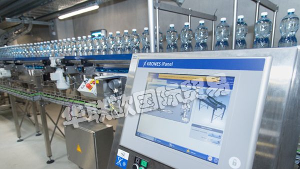 品牌介紹：【KRONES】總部位于德國(guó)新特勞普林的克朗斯KRONES集團(tuán)為各種工藝過(guò)程技術(shù)、灌裝技術(shù)和包裝技術(shù)開(kāi)發(fā)規(guī)劃并制造機(jī)器和整套設(shè)備。KRONES的產(chǎn)品組合借助內(nèi)部物流系統(tǒng)、信息技術(shù)和工廠規(guī)劃而得以完善。KRONES設(shè)備每天處理的瓶子、易拉罐和特殊造型容器數(shù)以百萬(wàn)計(jì)...更多關(guān)于德國(guó)KRONES,KRONES灌裝機(jī),KRONES貼標(biāo)機(jī)產(chǎn)品內(nèi)容還請(qǐng)繼續(xù)閱讀以下文章，謝謝！